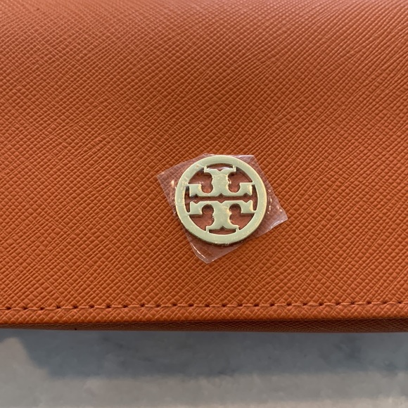 Tory Burch eyeglass case. NWOT. Burnt orange with gold Tory Burch logo and snap - Picture 5 of 8
